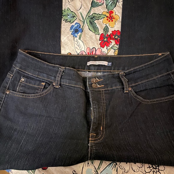 Bandolino Jeans - Picture 2 of 3